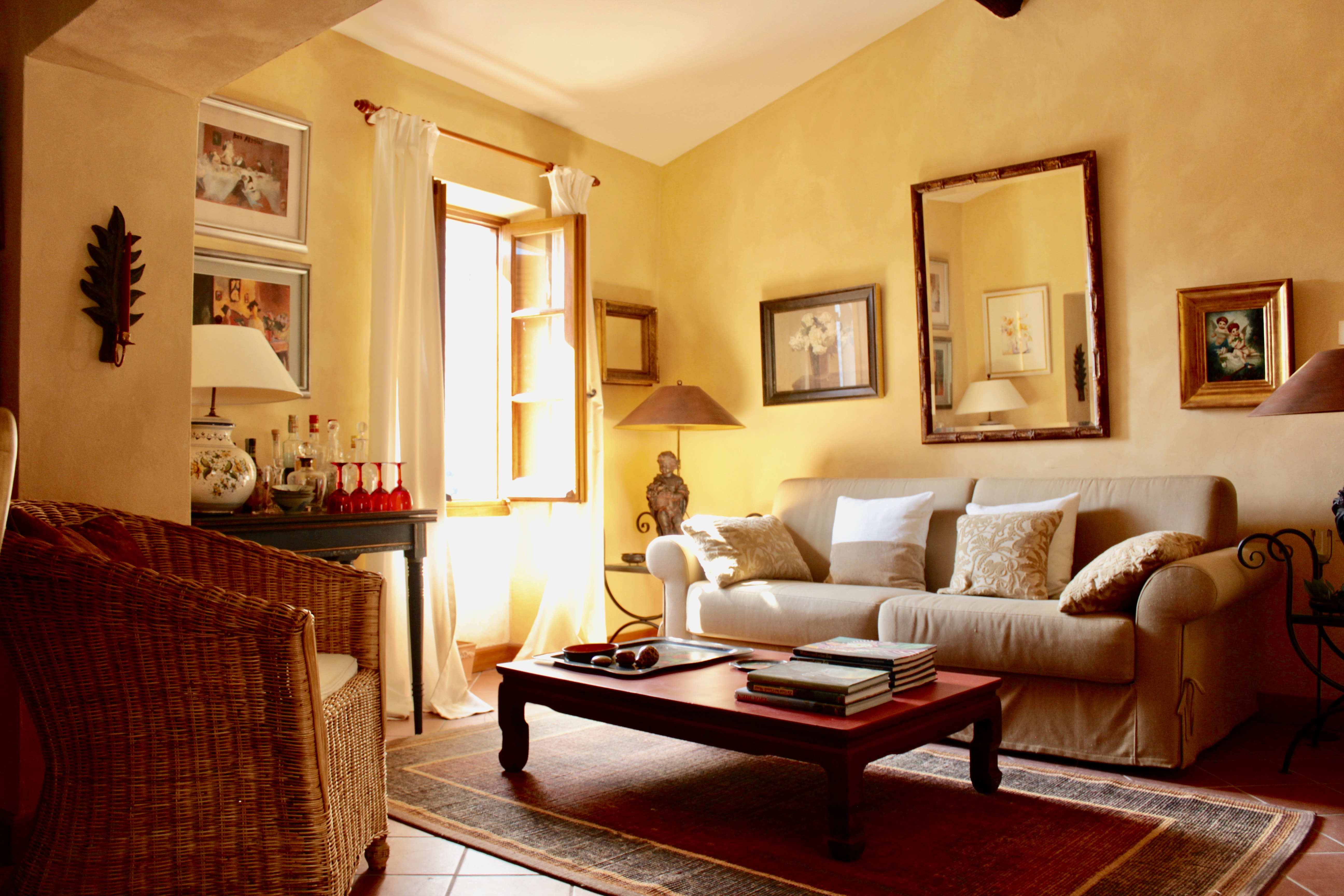 Captivating Townhouse Nestled in the Heart of Montalto's Historic Old Town