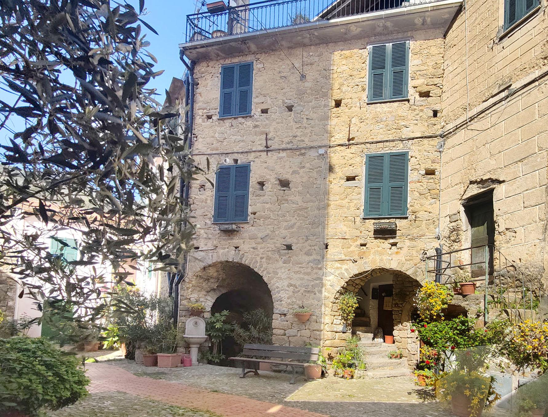 TR67 CERIANA Renovated apartment with valley view in the heart of the historic center