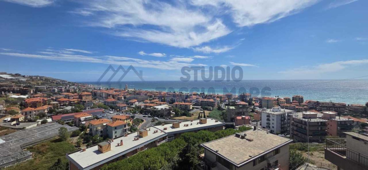 Spacious Apartment with Magnificent Sea View in Riva Ligure