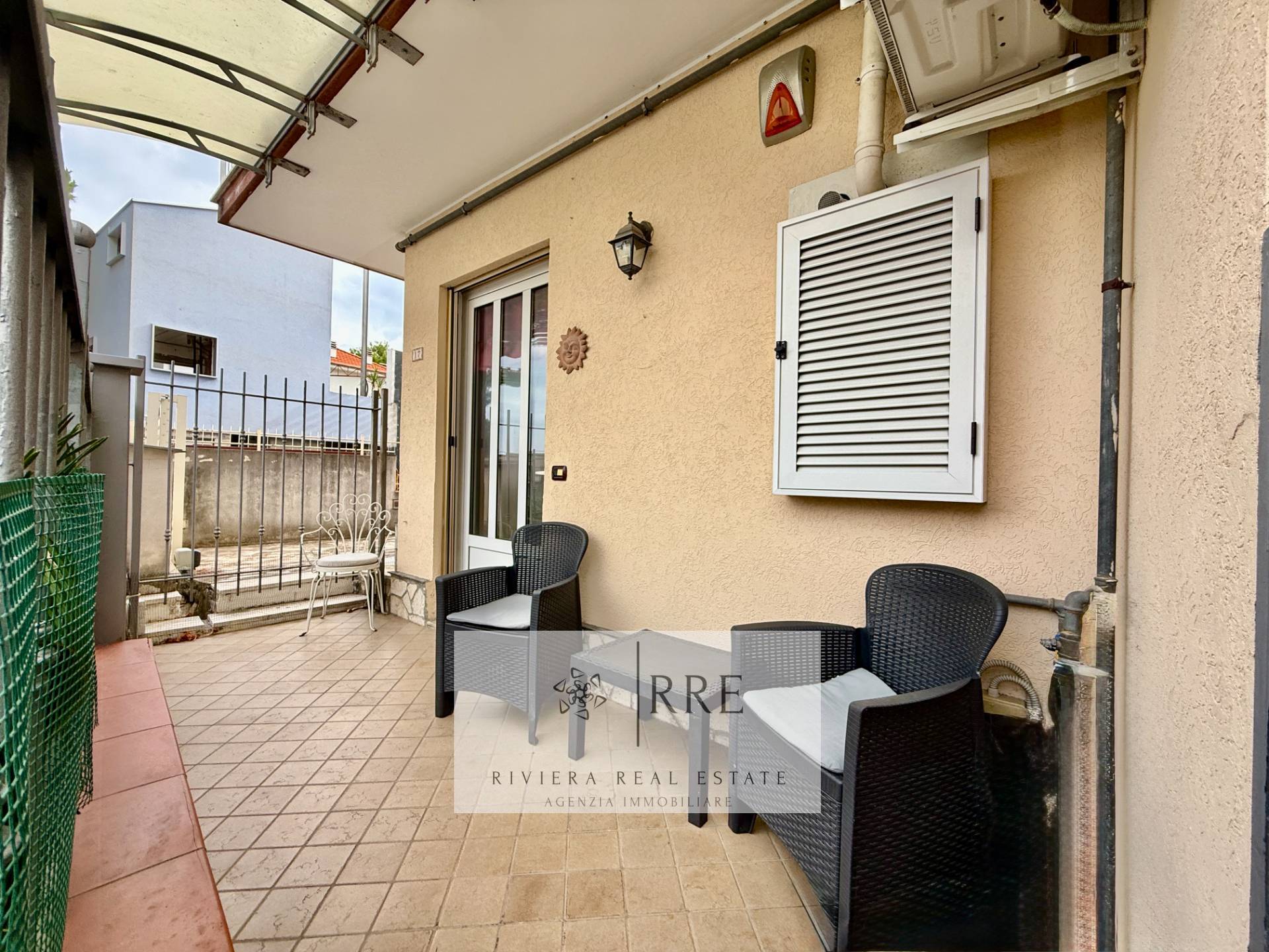 Two-room apartment for sale in Loano Poeti area - Image 1