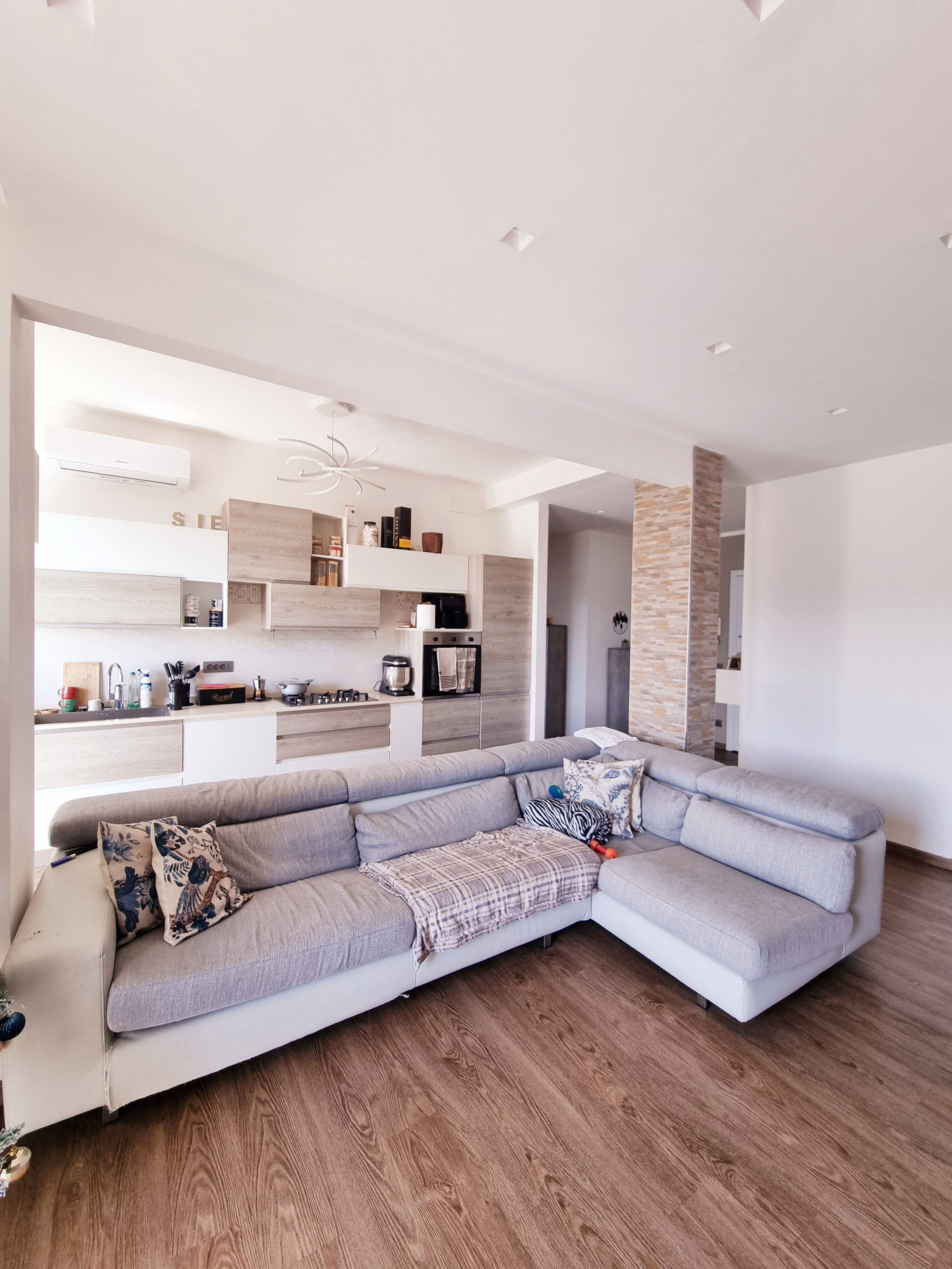 Three-room apartment on Via Nizza, by the sea in SAVONA (SV) - Image 1