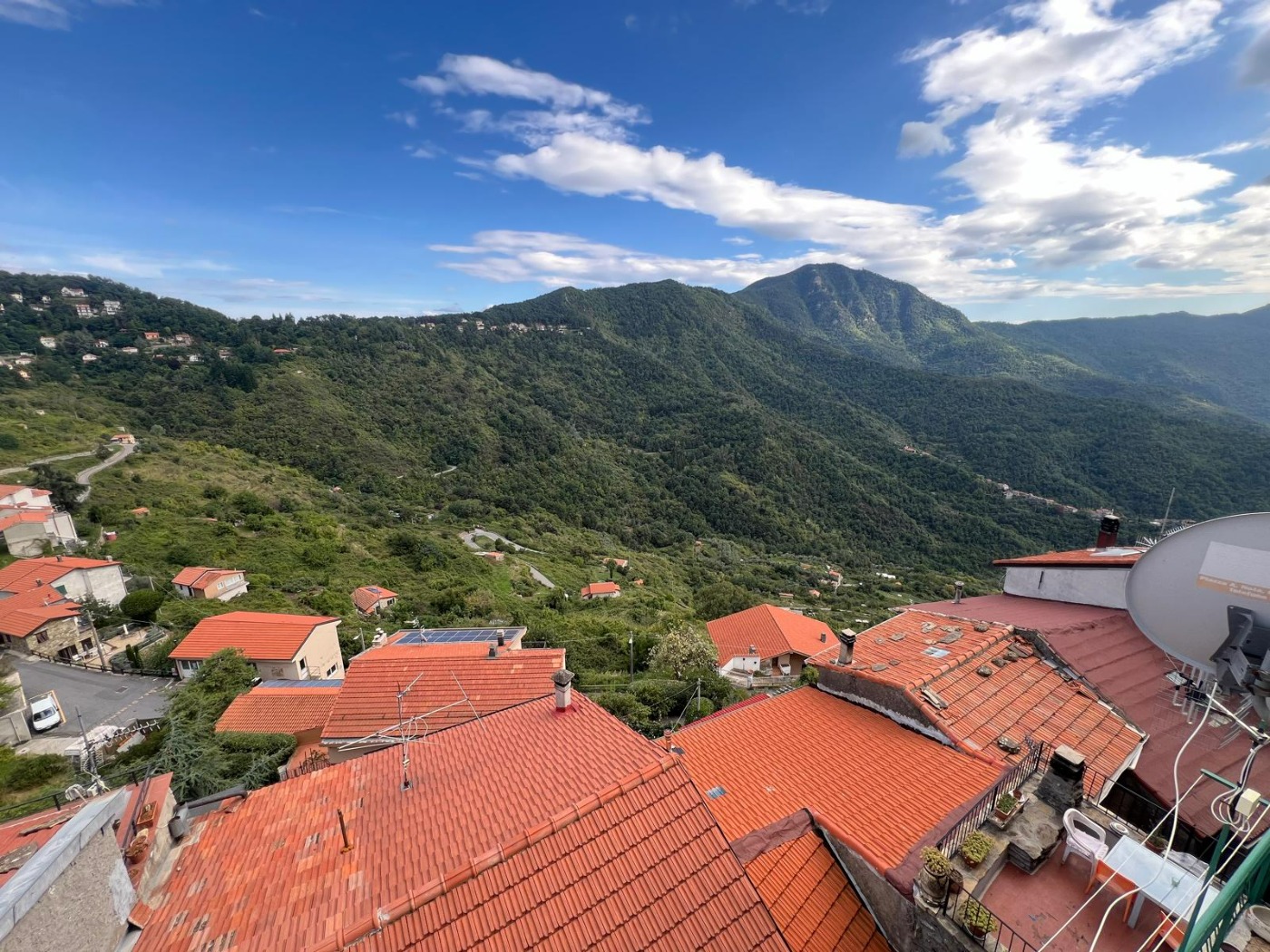 Charming Apartment in the Heart of the Sanremo Hinterland - Image 1