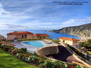 Bilocale nuovo con giardino privato, vista mare e piscina condominiale