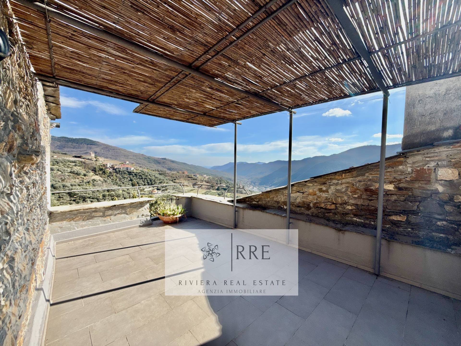 Casale nel caratteristico borco di Ranzo