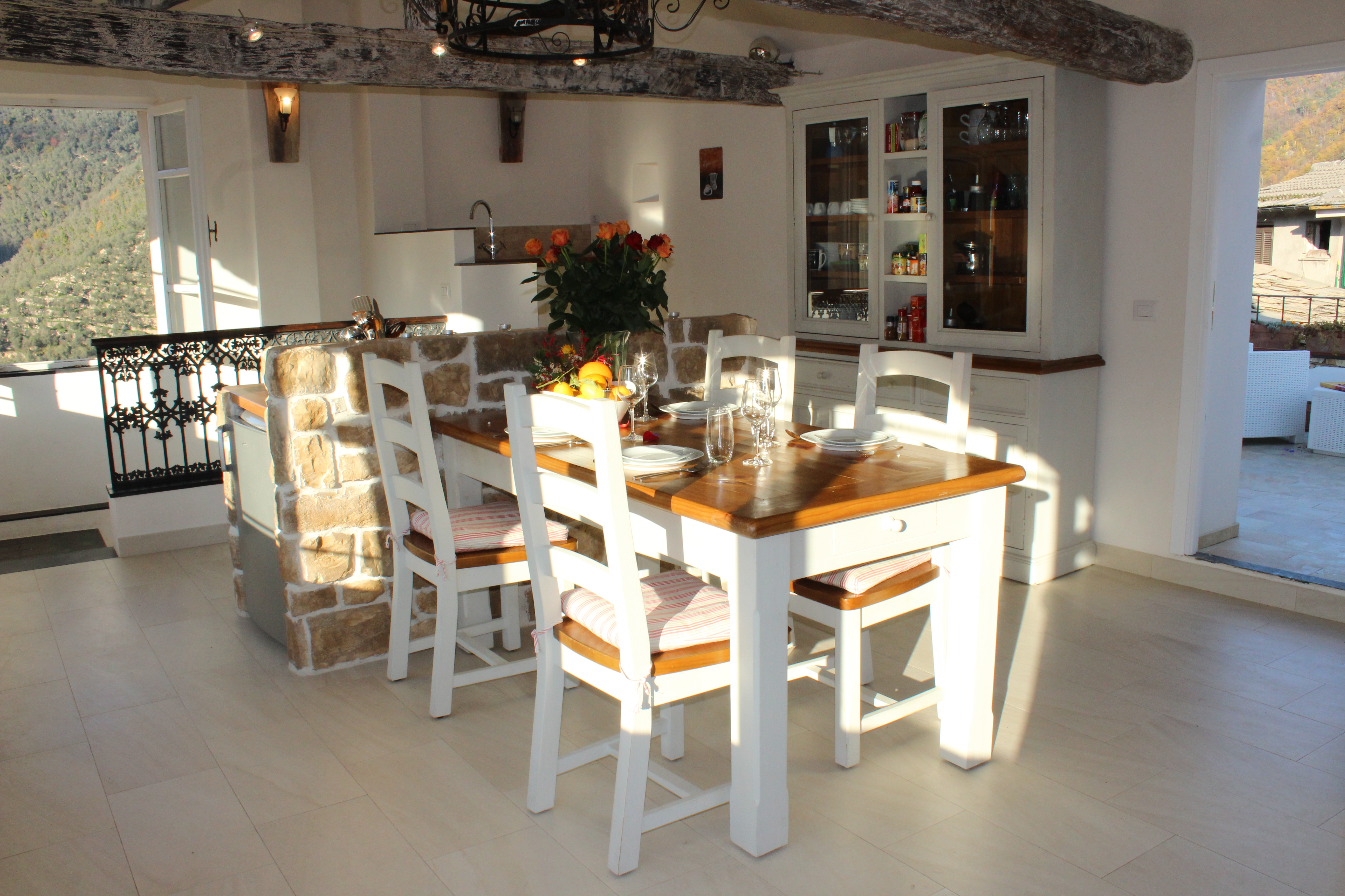 Casa Donizetti: Elegante townhouse con vista panoramica nel cuore di Montalto Ligure