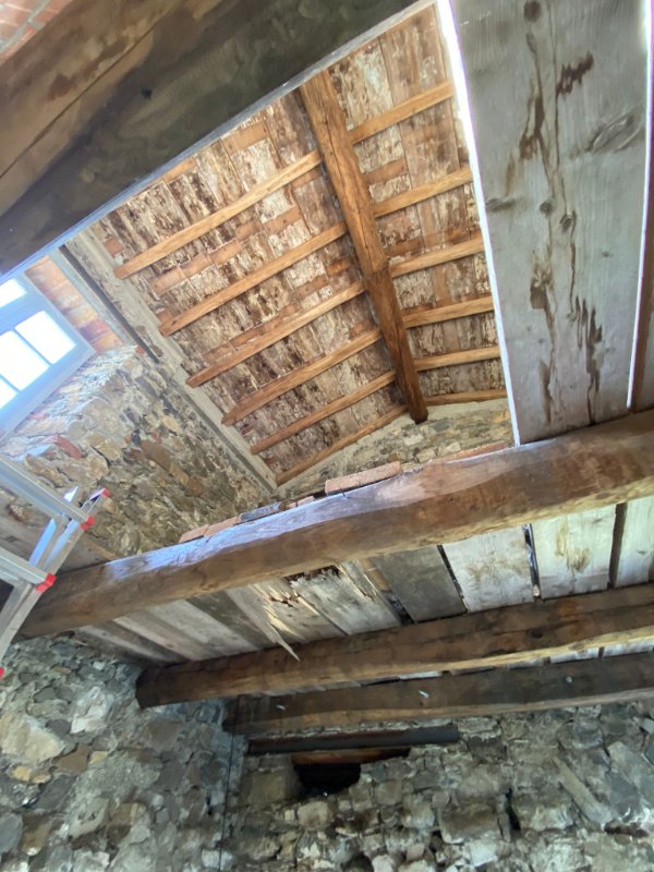 GIUCANO – Fuori dal borgo, immerso nella natura con vista aperta sulla vallata