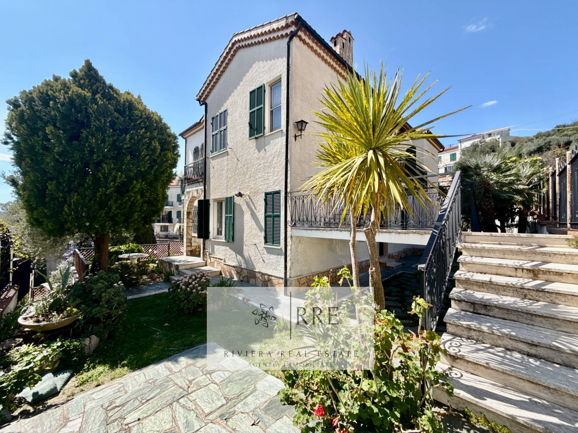 Villa bifamiliare vista mare in vendita a Pietra Ligure