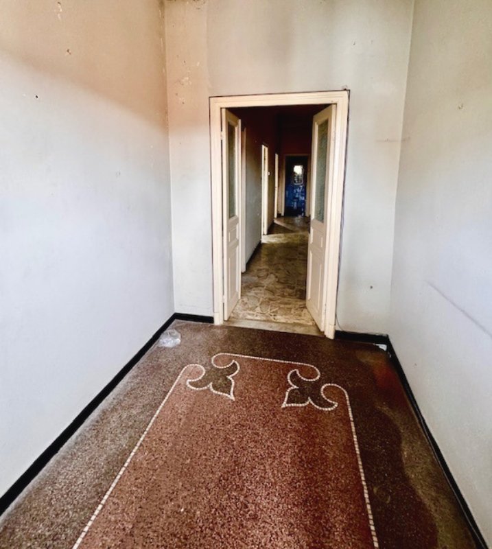 Imperia On. Independent house to renovate with garden code. 9070