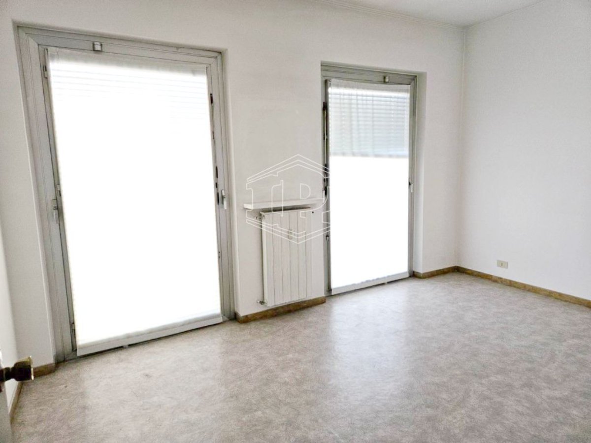 Imperia On. central location large apartment with balconies code. 8646