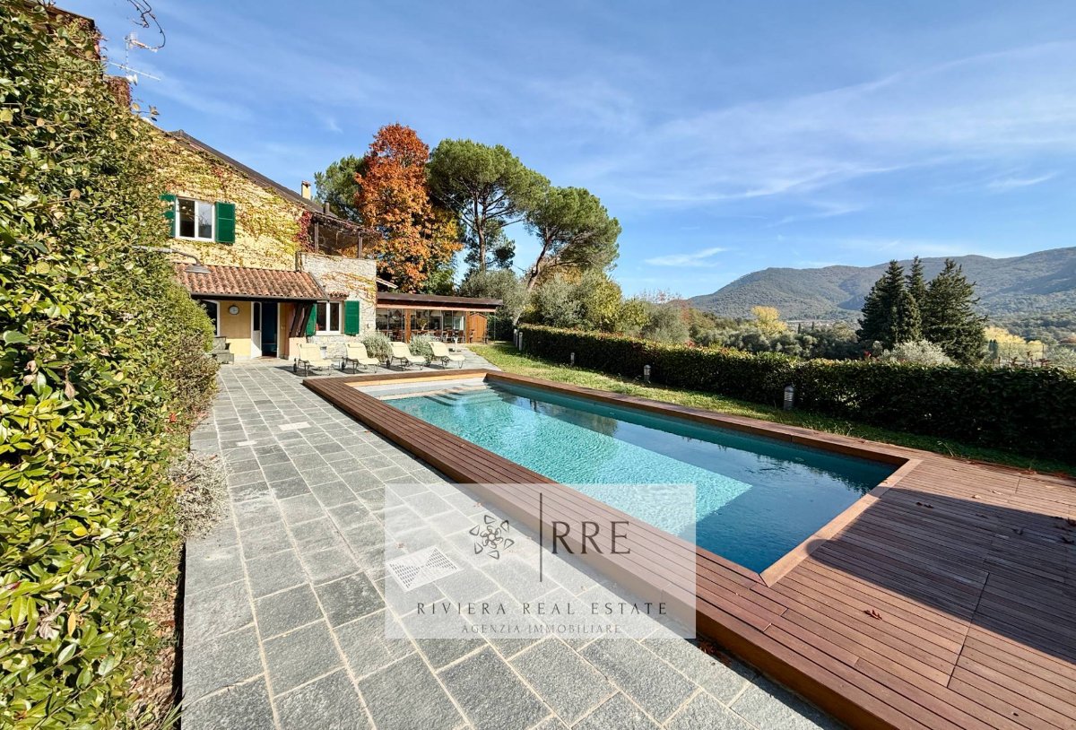 Villa with Pool in the Garlenda Golf Club