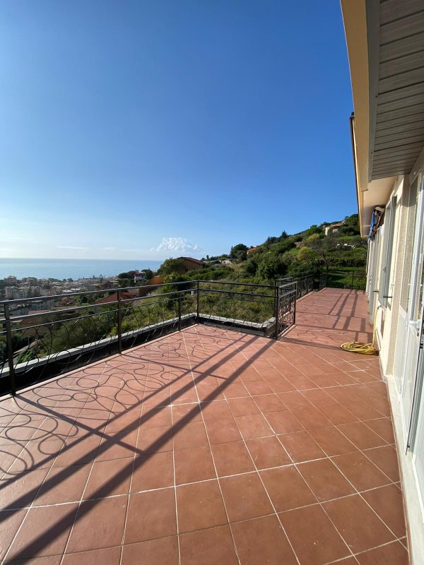 Sanremo seafront penthouse with terrace and parking spaces code. 9108