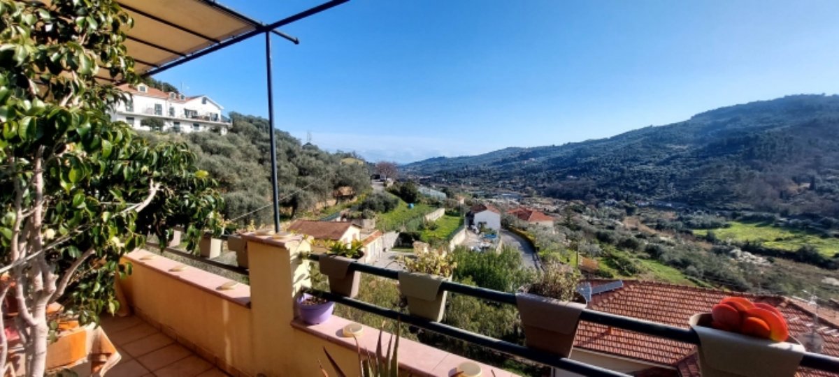 Imperia Isolalunga two-room apartment with terrace and garage