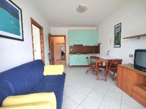 B68 Bilocale con terrazzo, box auto e cantina a  Sanremo