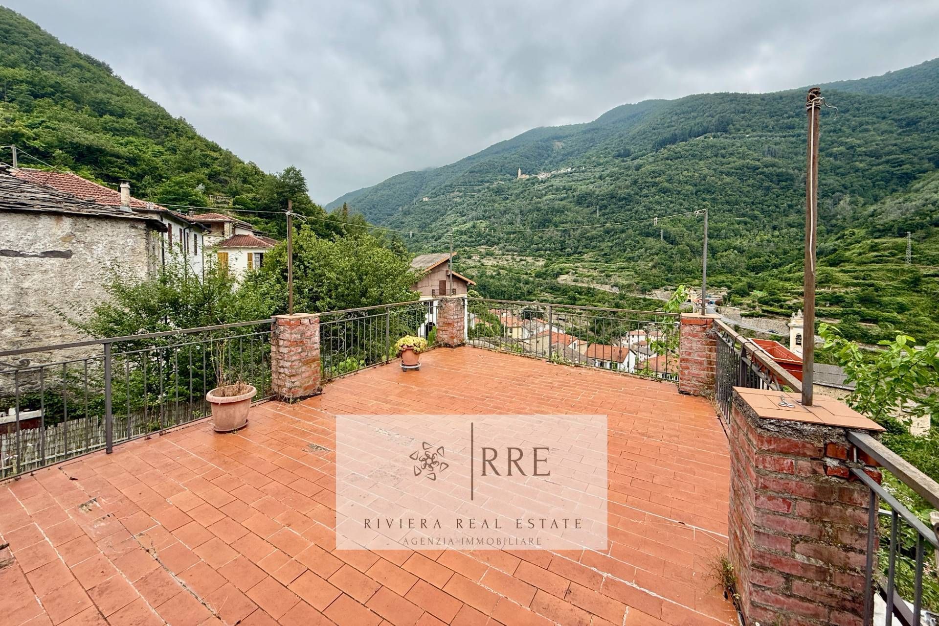 Semi-Detached House Surrounded by Greenery in Lavina