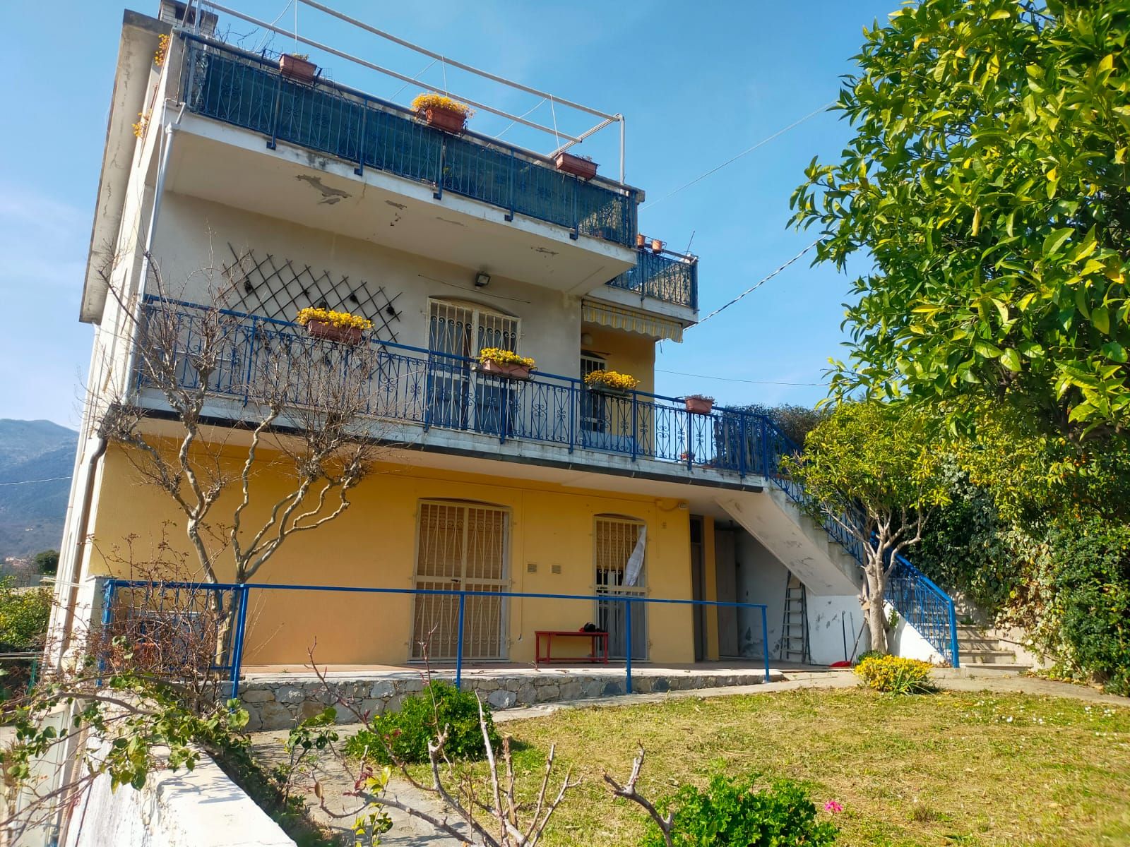 Splendida Villa Bifamiliare – Sirito Immobiliare