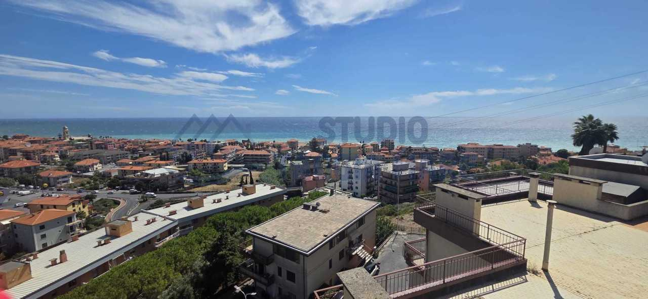 SPACIOUS APARTMENT WITH MAGNIFICENT SEA VIEW FOR SALE IN RIVA LIGURE.