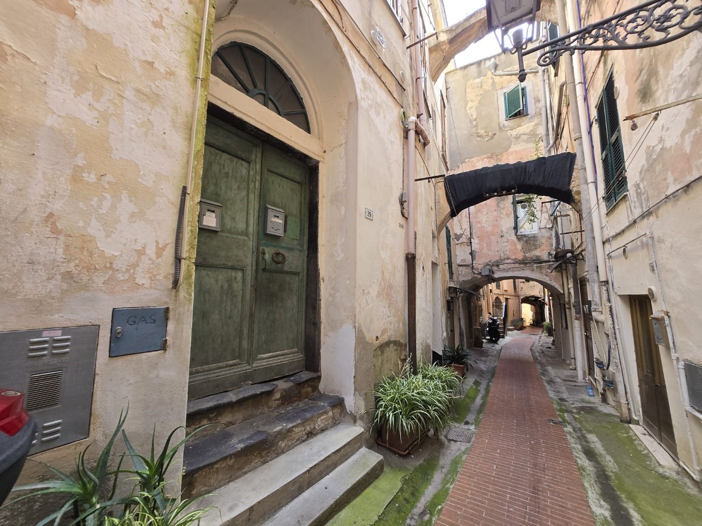 SPACIOUS THREE-ROOM APARTMENT IN POGGIO