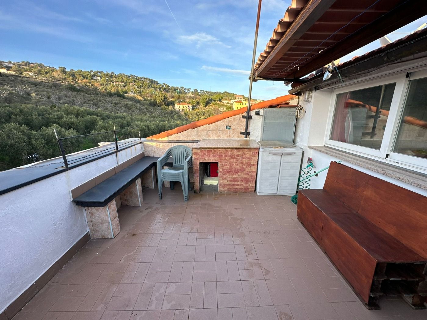 APPARTAMENTO CON TERRAZZA COMODO AL CENTRO