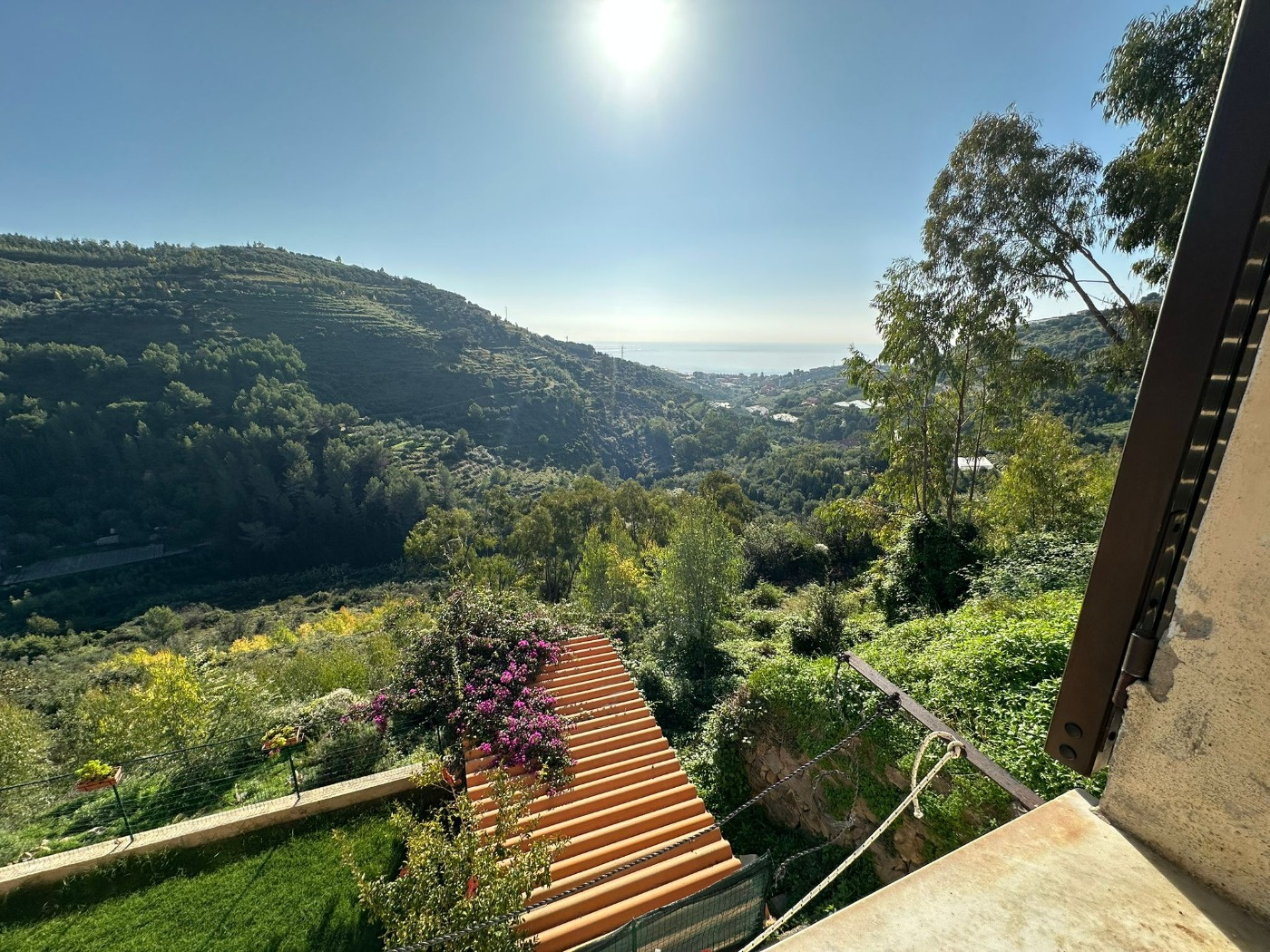 TERRENO CON VISTA MARE ESPOSTO A SUD