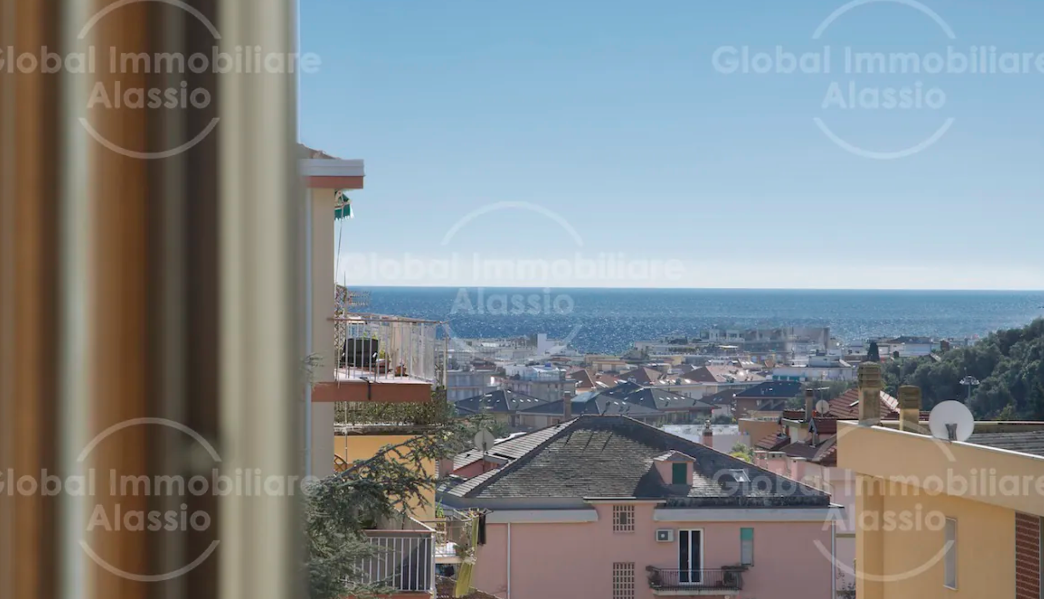 Appartamento Trilocale in Villa con giardino e posto auto in Alassio