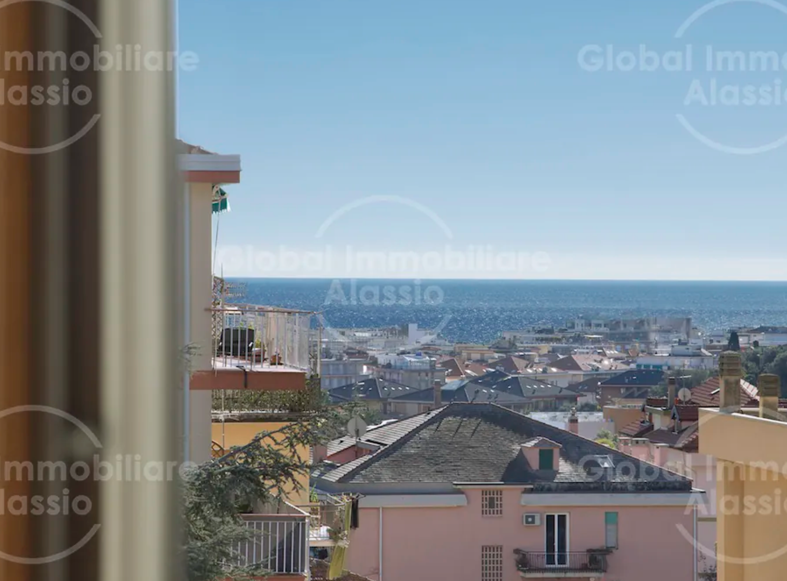 Appartamento Trilocale in Villa con giardino e posto auto in Alassio