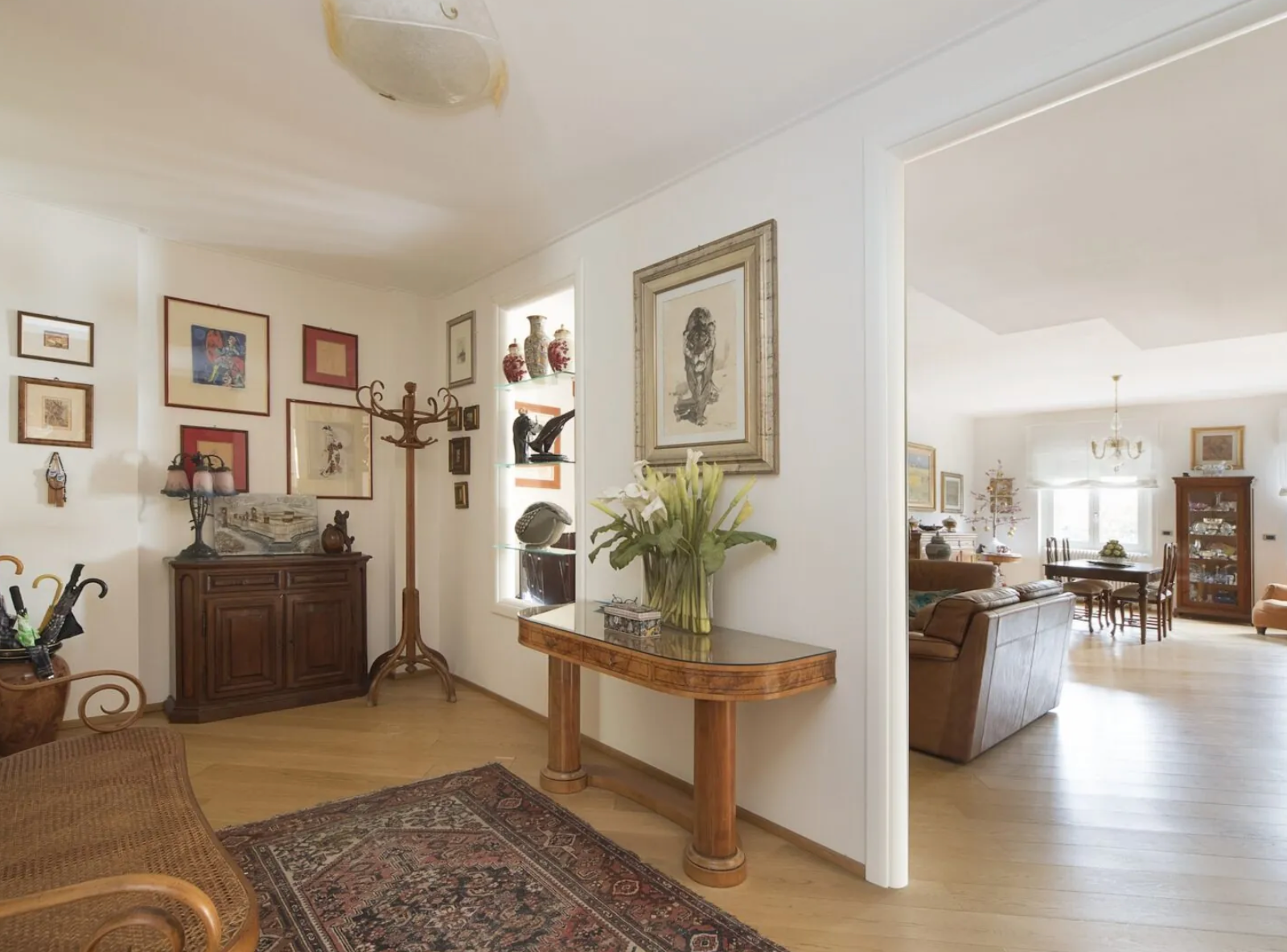 Prestigious apartment with attached garden in Alassio in a central location