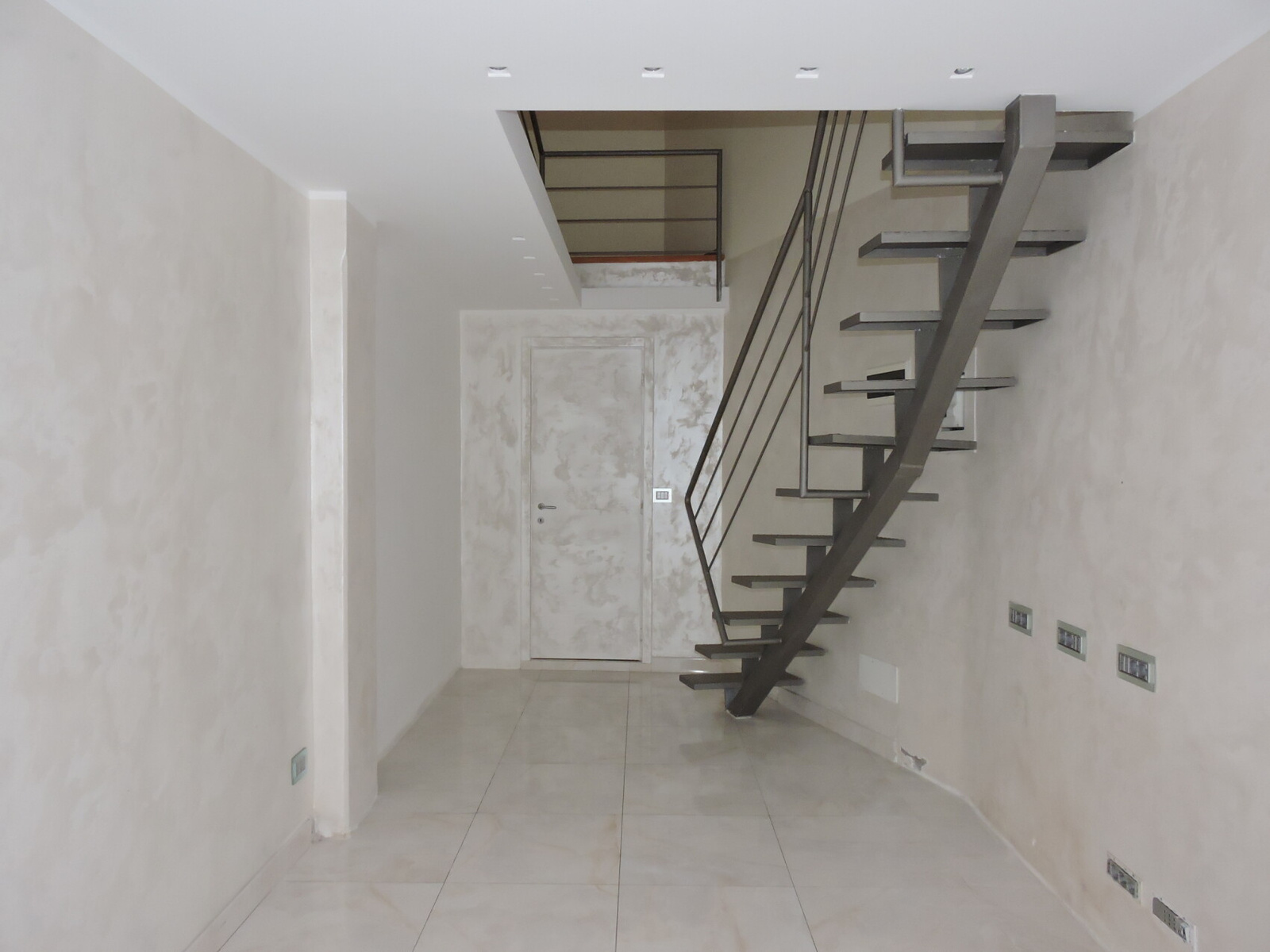 Negozio in Via Dante Alighieri