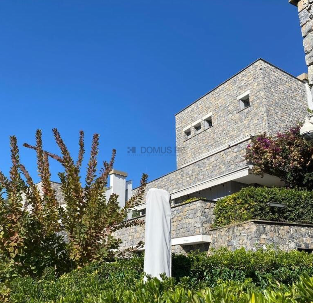 Bilocale in complesso residenziale con piscina condominiale