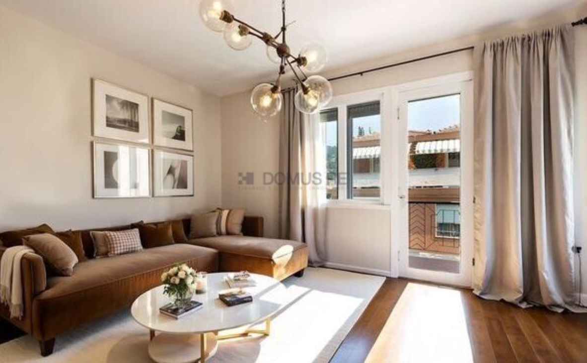 Ampio appartamento al quarto piano vicino al mare