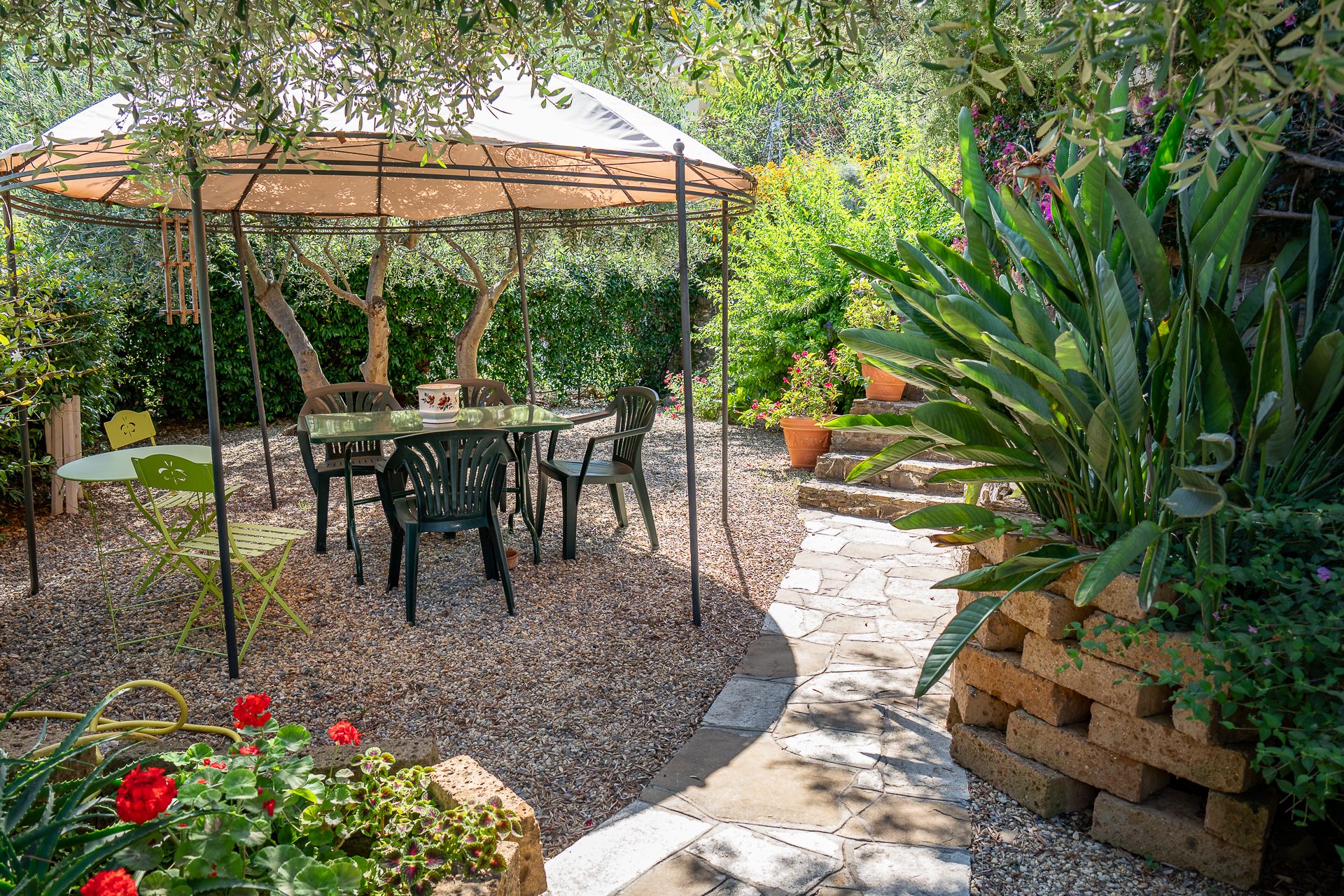 Laigueglia, appartamento vista mare e giardino.