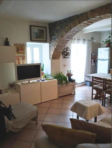 Imperia P.M. entroterra appartamento ristrutturato con garage cod. 9040