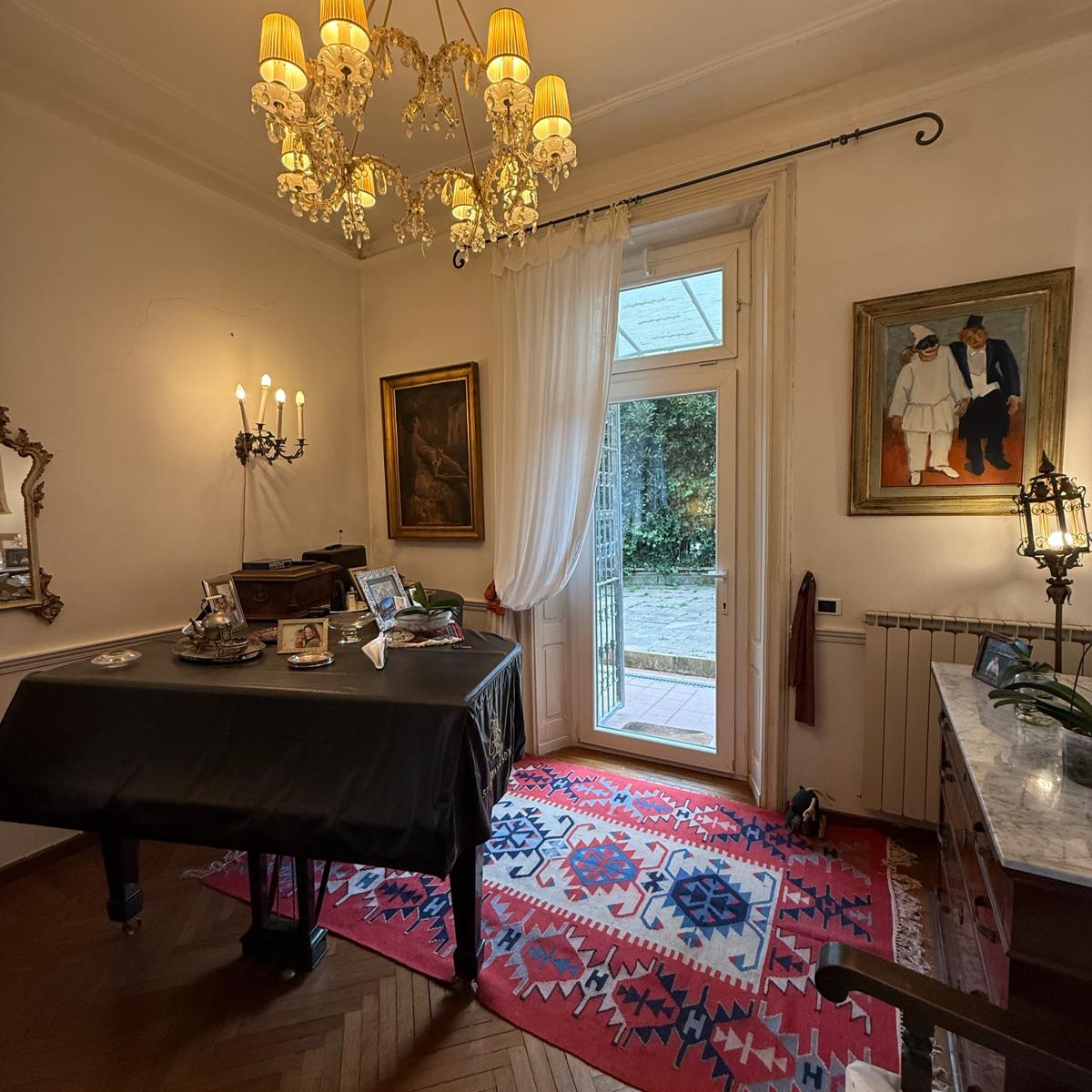 Elegant Apartment Just Steps from the Center