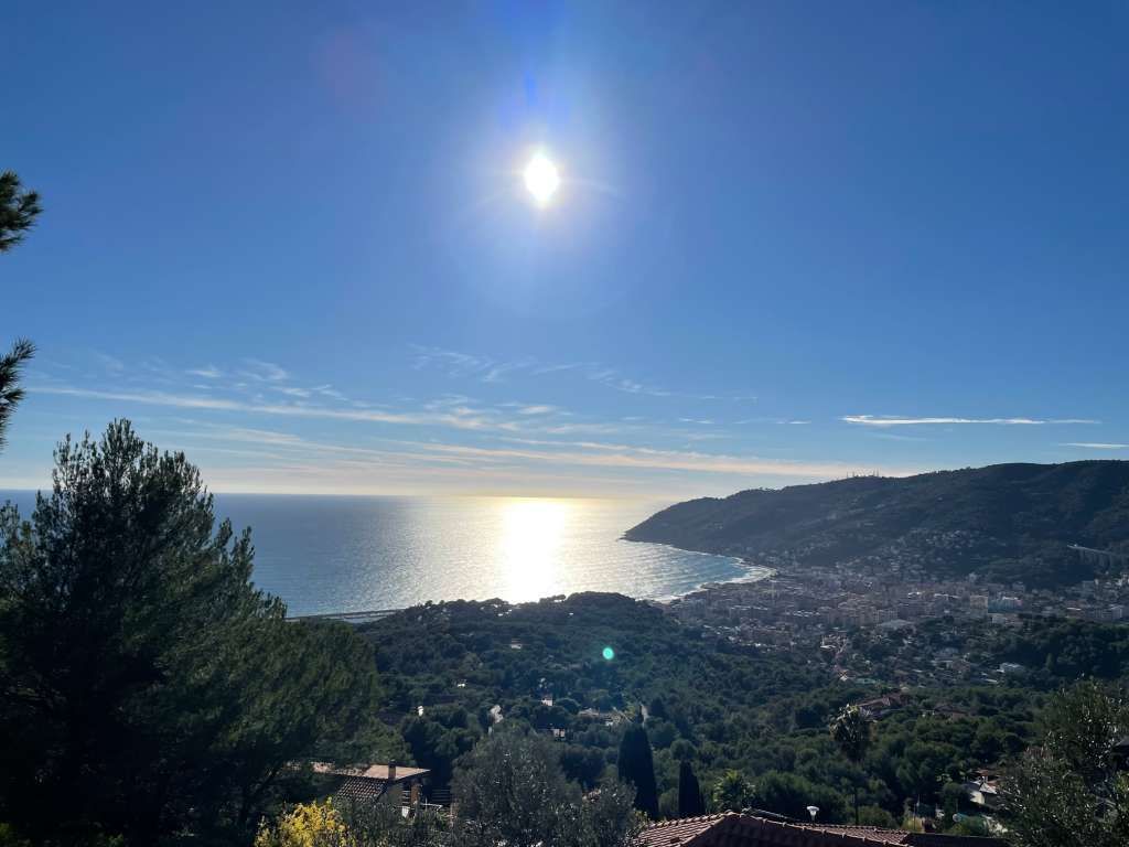 Appartamenti in Vendita in Villa a Pinamare, Andora.