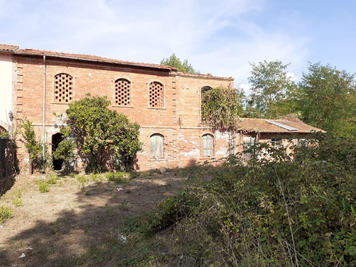  CASTELNUOVO MAGRA - PORZIONE DI CASALE