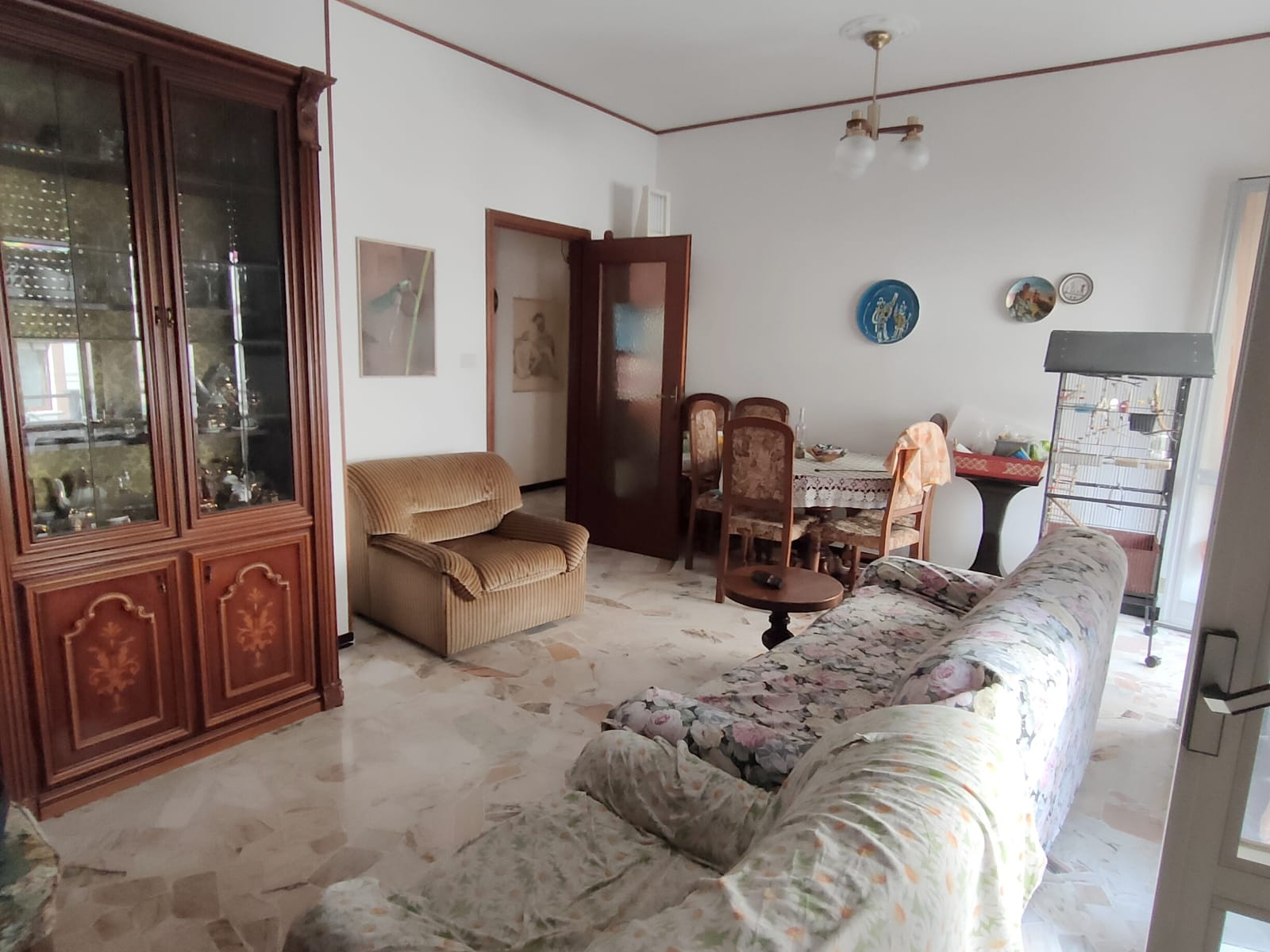 Savona Via Nizza Quadrilocale Con Magazzino Carrabile