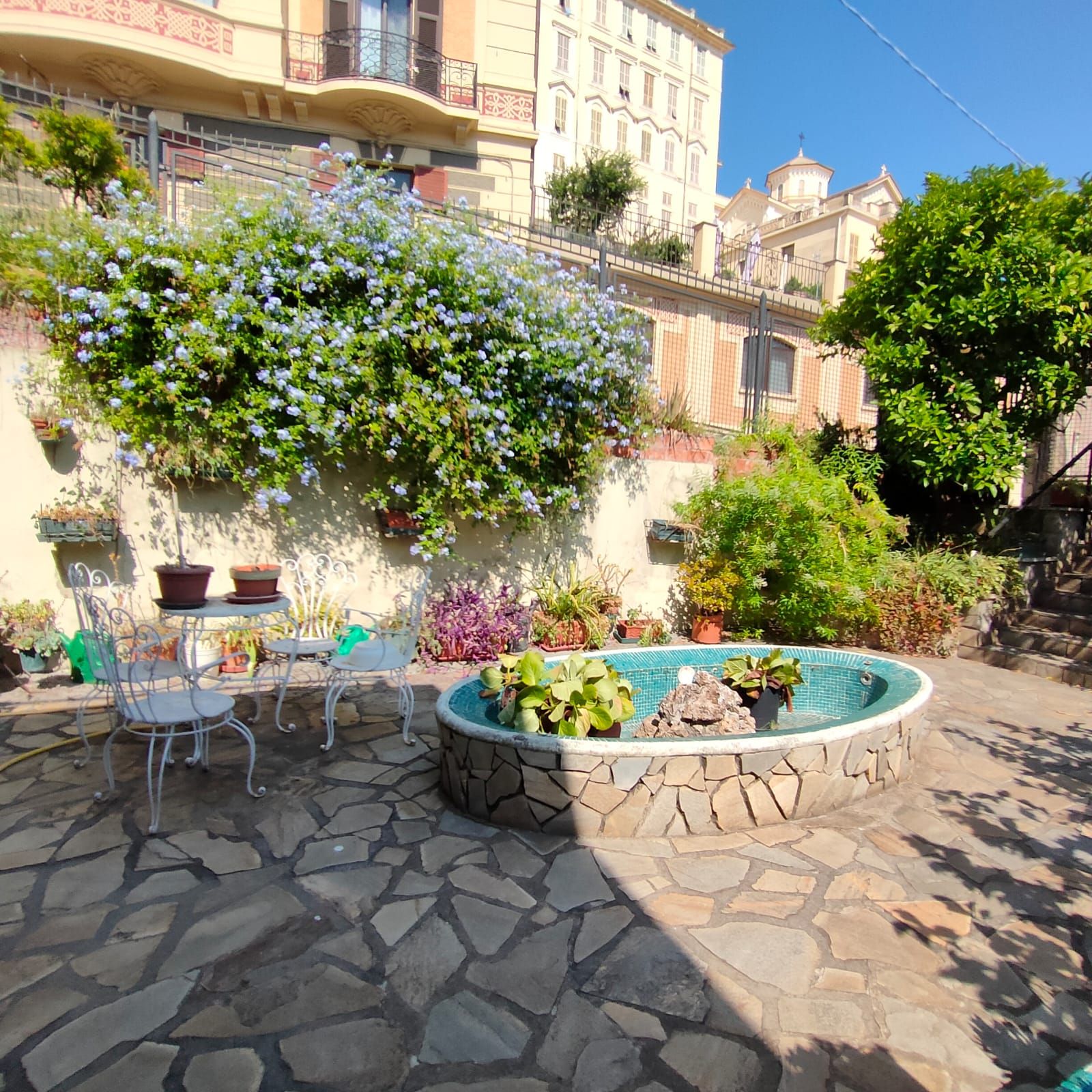 Savona A Pochi Passi Da Piazza Marconi Villa Con Giardino E Garage