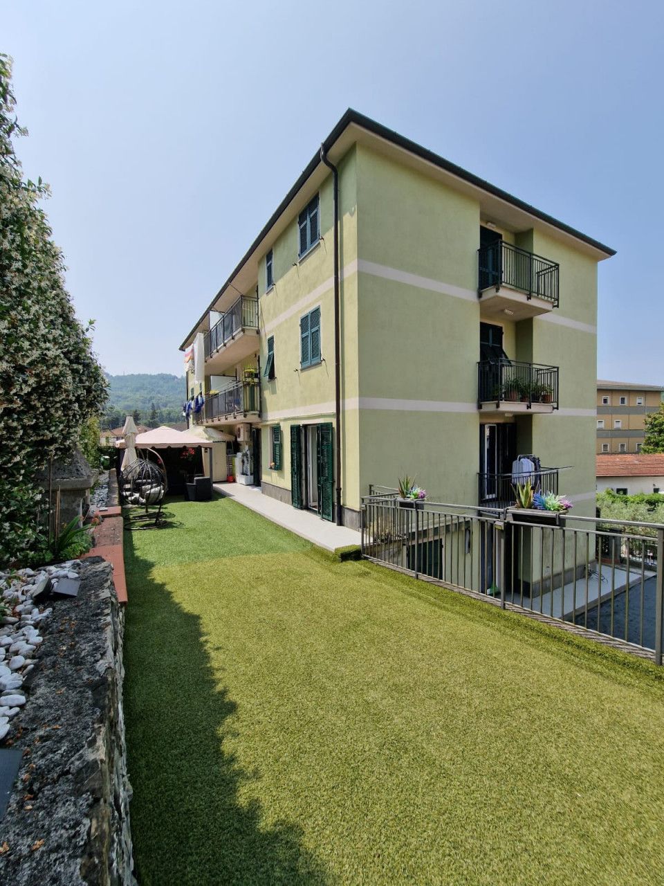 MERAVIGLIOSO APPARTAMENTO CON GIARDINO E GARAGE