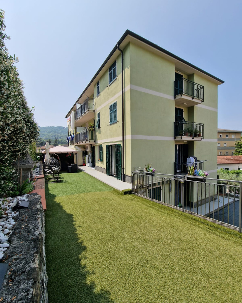 MERAVIGLIOSO APPARTAMENTO CON GIARDINO E GARAGE