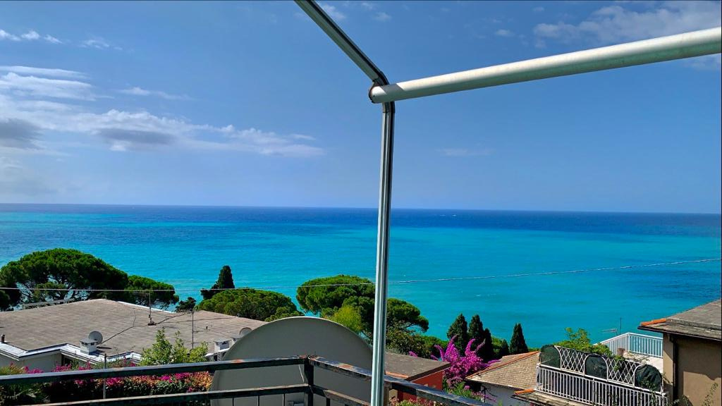 Appartamento con terrazza e vista mare