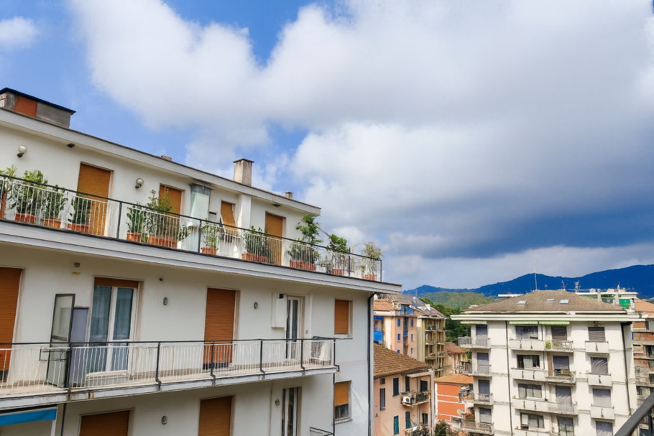 Appartamento Trilocale Soleggiato in Vendita a Rapallo