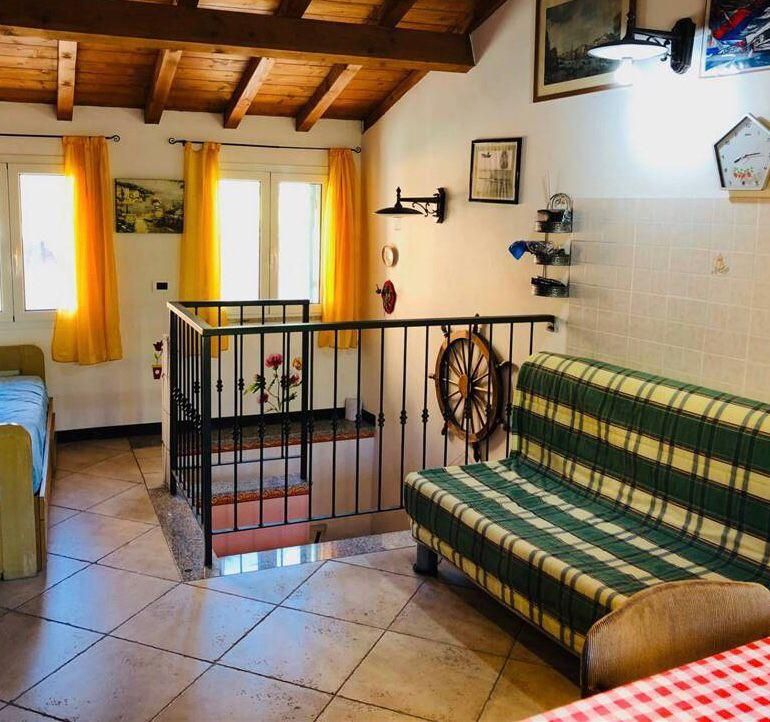 VENDESI CASETTA A SCHIERA IN CENTRO A DOLCEDO