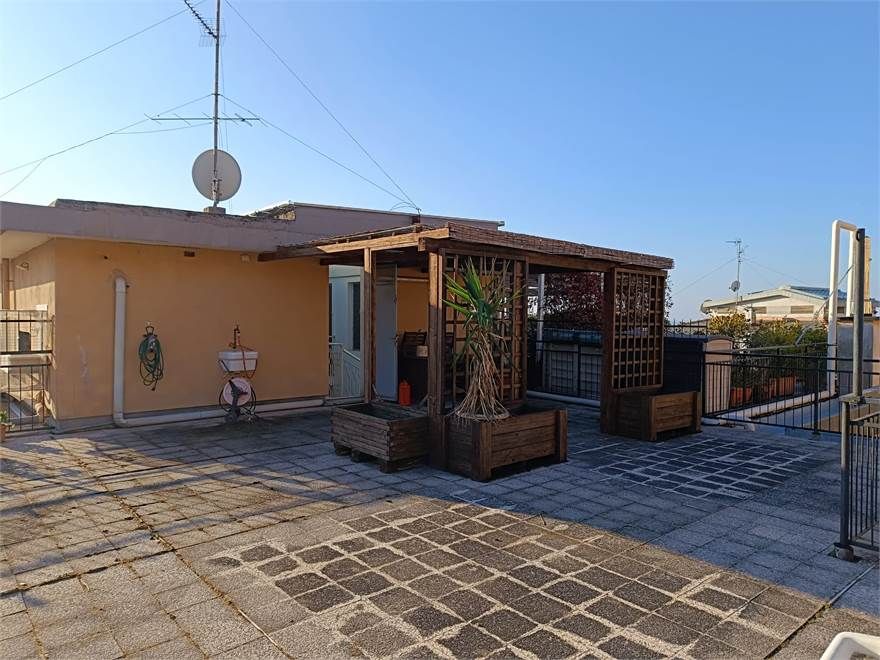 Spazioso 5 Vani con Terrazzo e Balconi Panoramici