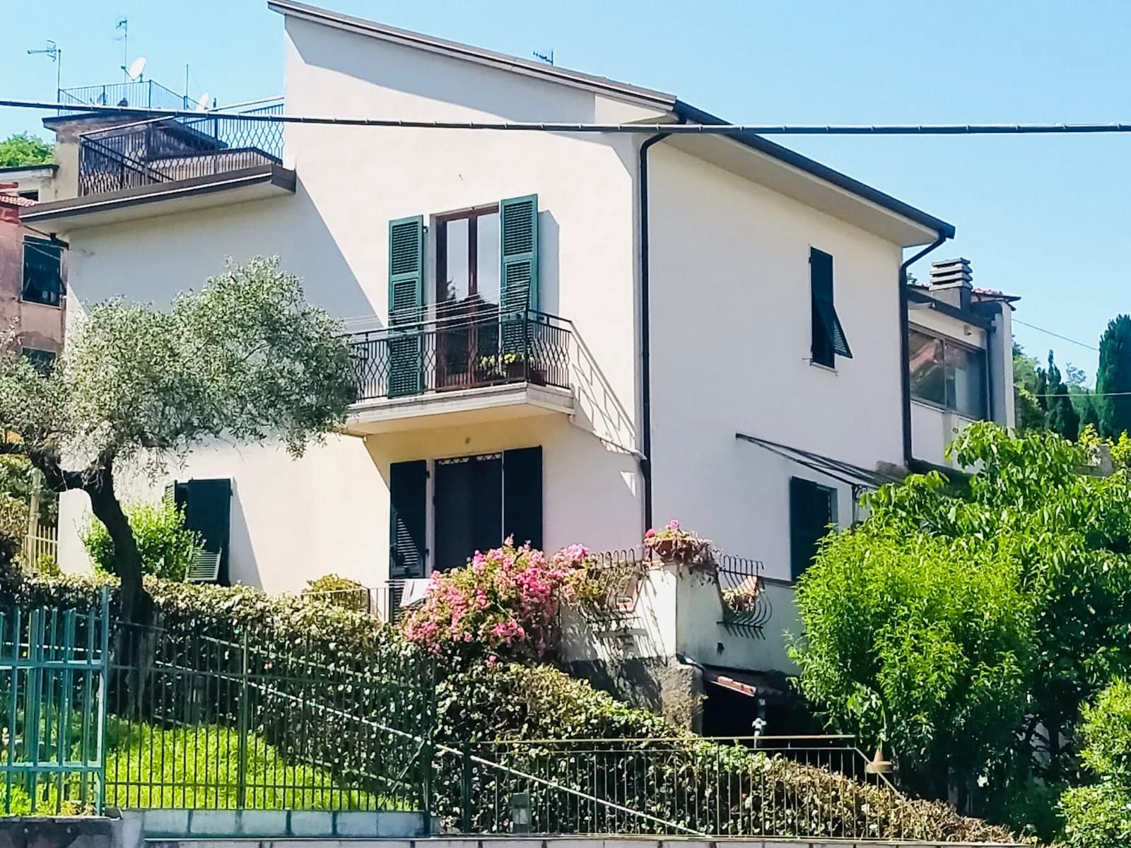 La tua casa green a Pugliola – luce naturale, zero bollette e il mare di Lerici a 2 minuti