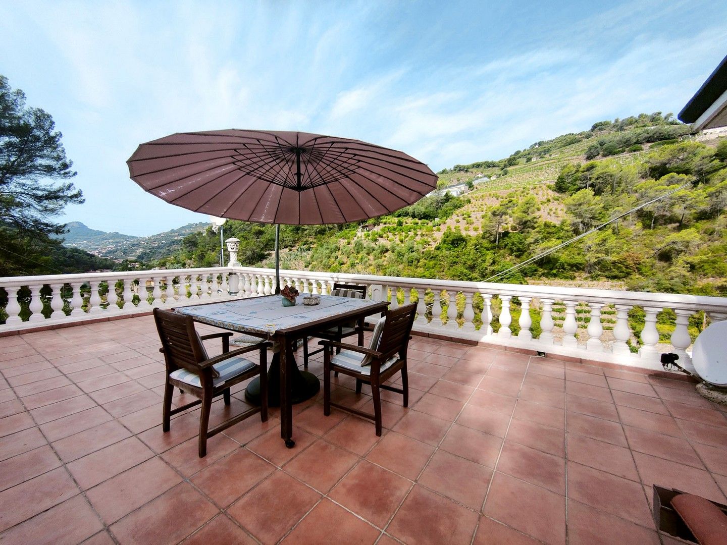 V27 Independent House for Sale in Soldano: Single-Family Duplex with Spacious Outdoor Areas