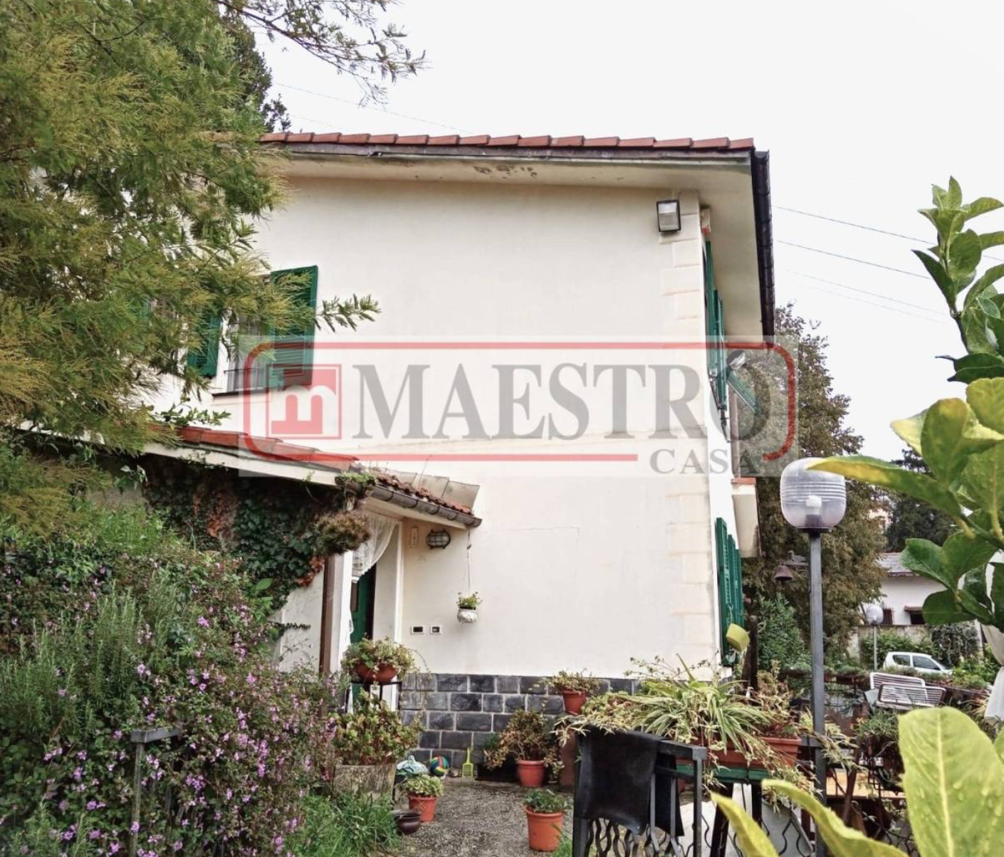 VILLETTA TRANQUILLA PRIMA COLLINA CON VISTA SPETTACOLARE A RAPALLO