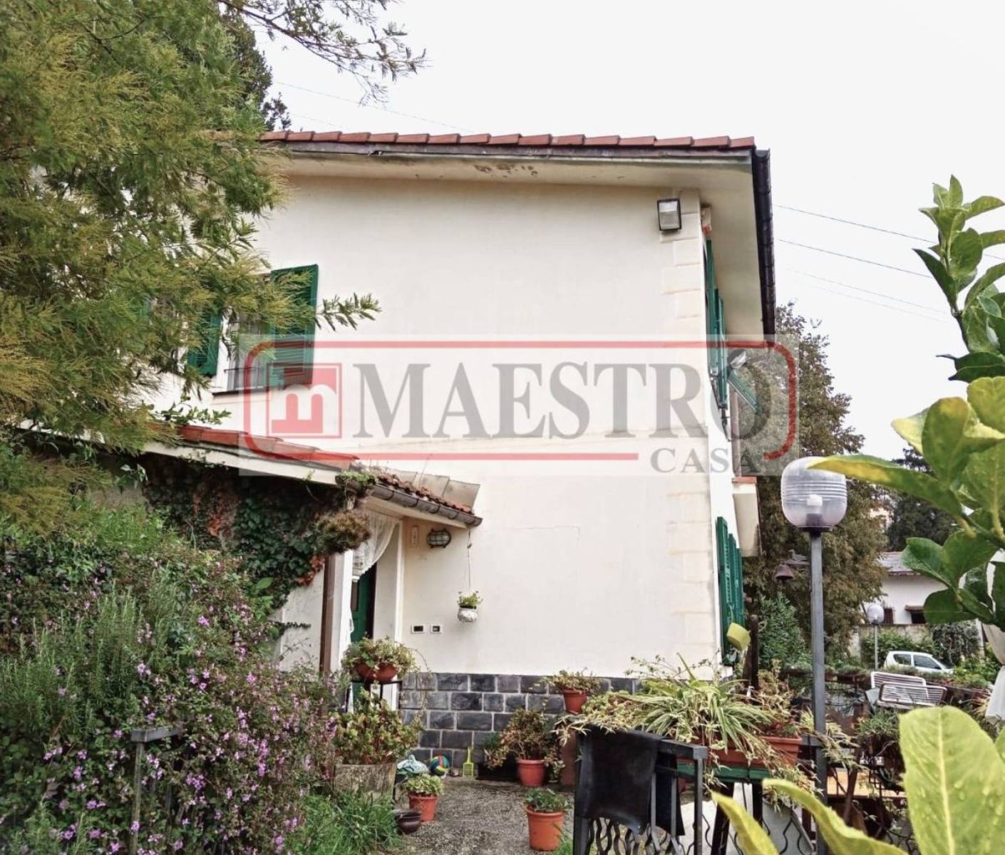 VILLETTA TRANQUILLA PRIMA COLLINA CON VISTA SPETTACOLARE A RAPALLO