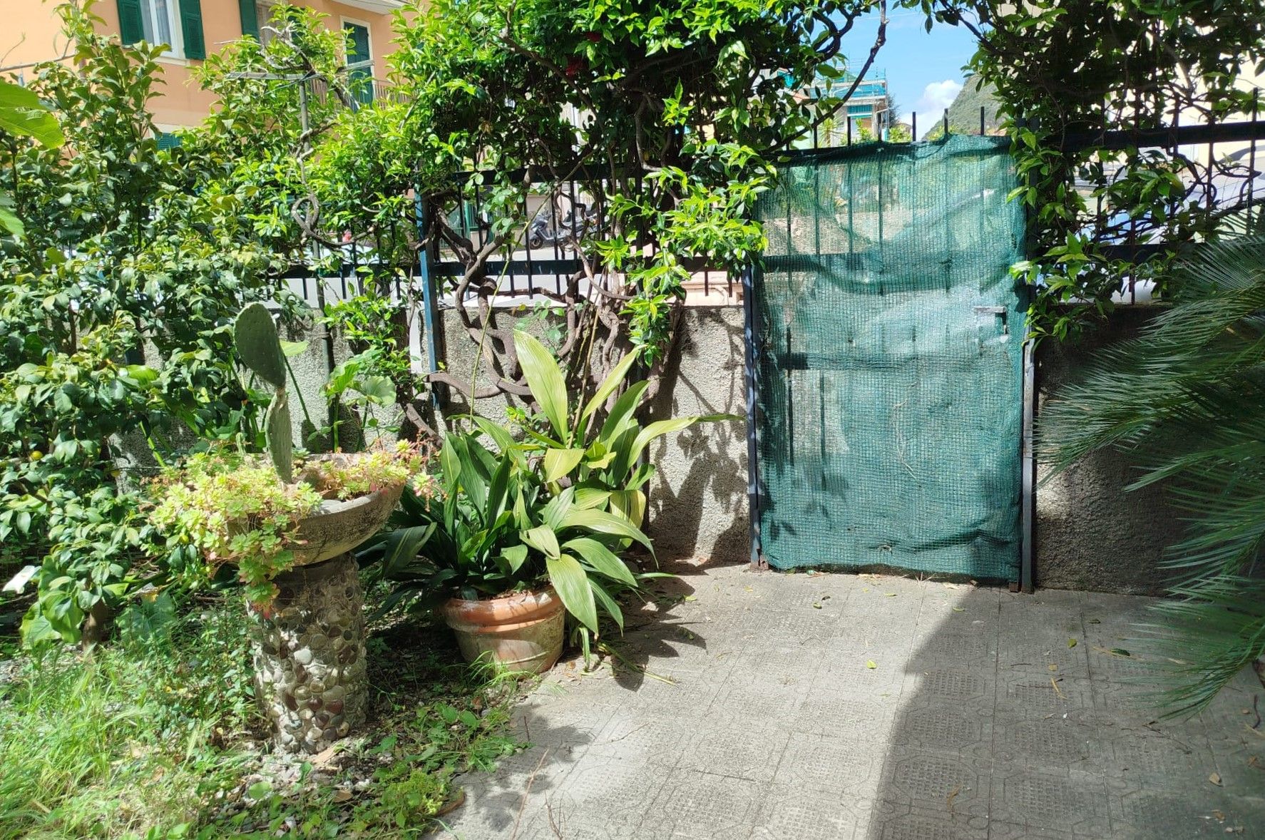 Trilocale con giardino