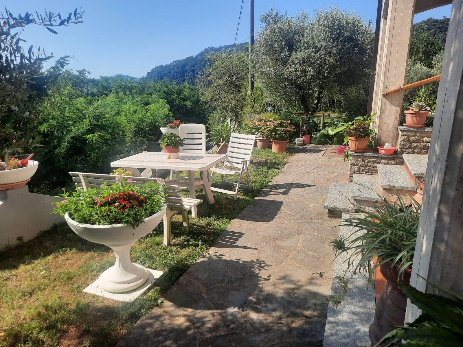 Villa Bifamiliare con 600 m di Parco Privato