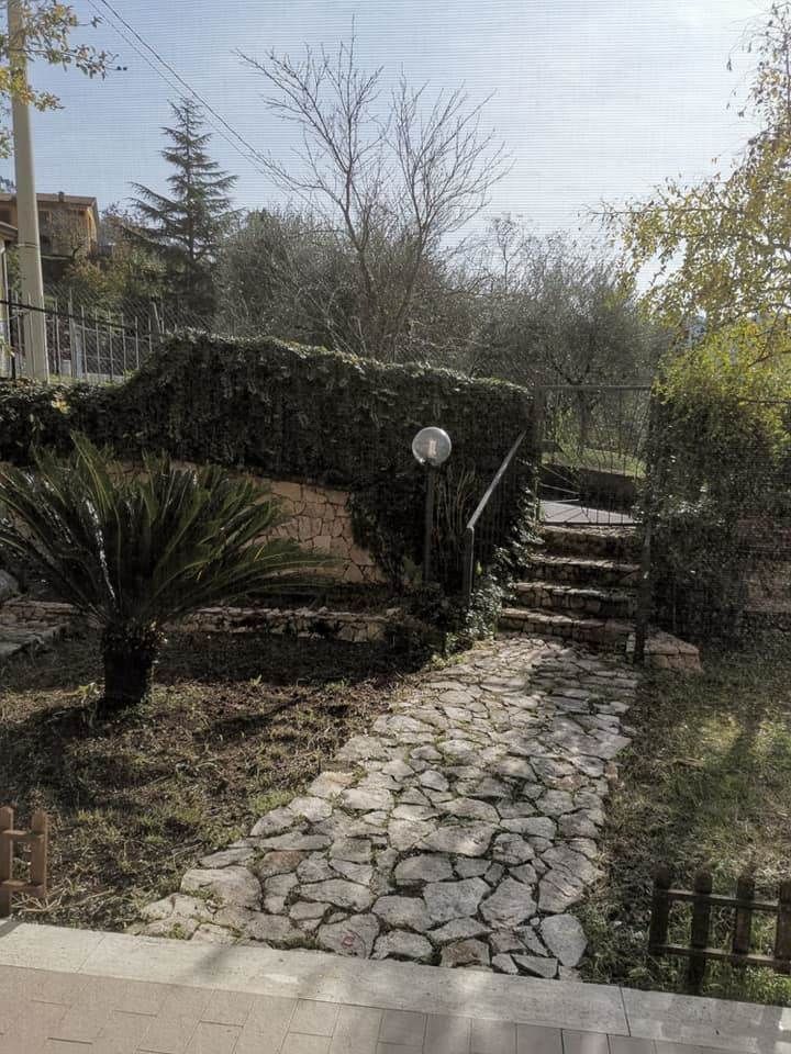 Appartamento Vani 3,5 in zona Tranquilla con giardino