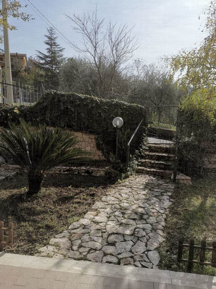 Appartamento Vani 3,5 in zona Tranquilla con giardino